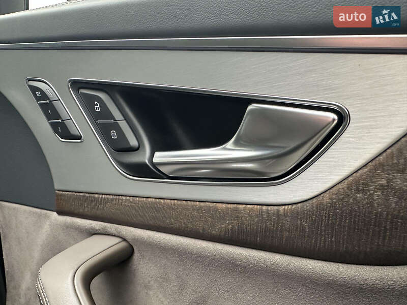 Позашляховик / Кросовер Audi Q7 2016 в Дніпрі