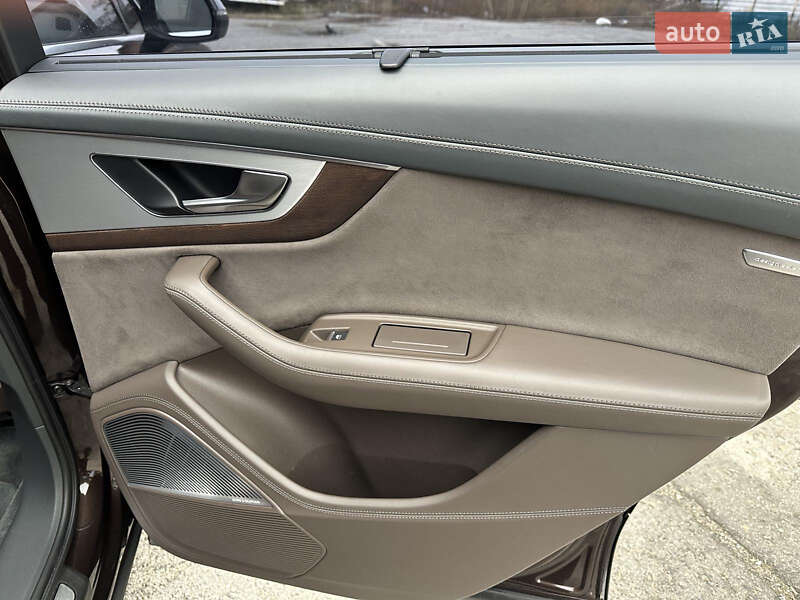 Позашляховик / Кросовер Audi Q7 2016 в Дніпрі