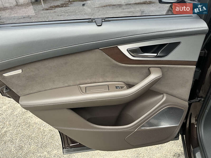 Позашляховик / Кросовер Audi Q7 2016 в Дніпрі