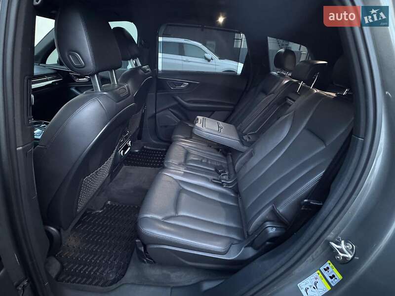 Внедорожник / Кроссовер Audi Q7 2016 в Ровно
