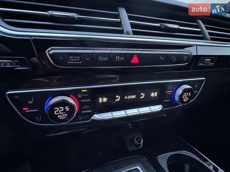 Внедорожник / Кроссовер Audi Q7 2016 в Ровно