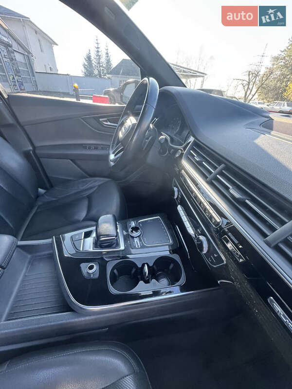 Позашляховик / Кросовер Audi Q7 2016 в Чернівцях