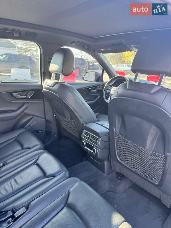 Позашляховик / Кросовер Audi Q7 2016 в Чернівцях