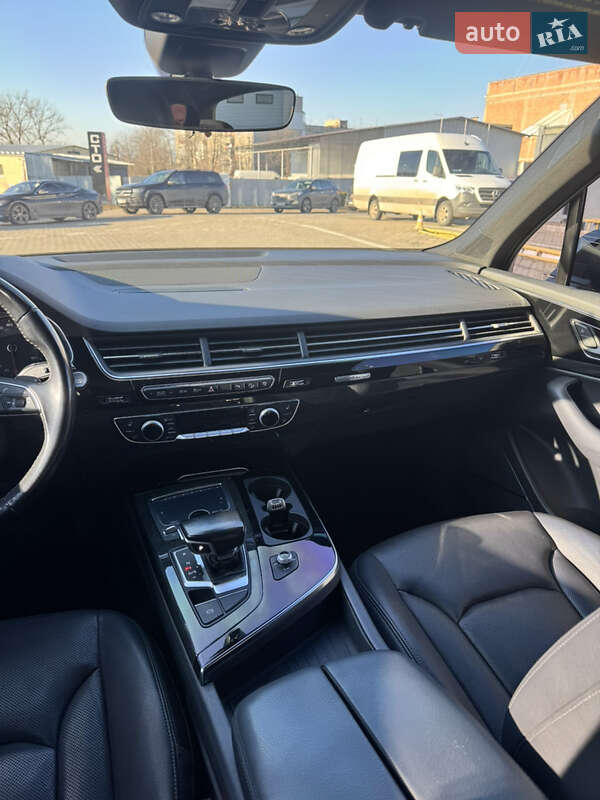 Позашляховик / Кросовер Audi Q7 2016 в Чернівцях