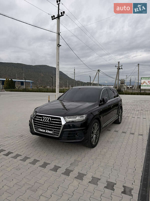 Позашляховик / Кросовер Audi Q7 2015 в Хусті