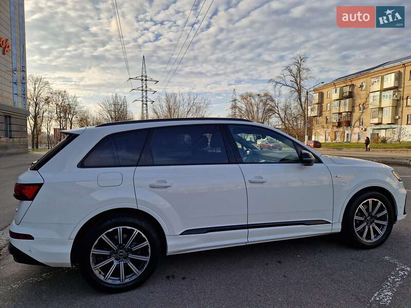 Позашляховик / Кросовер Audi Q7 2023 в Києві