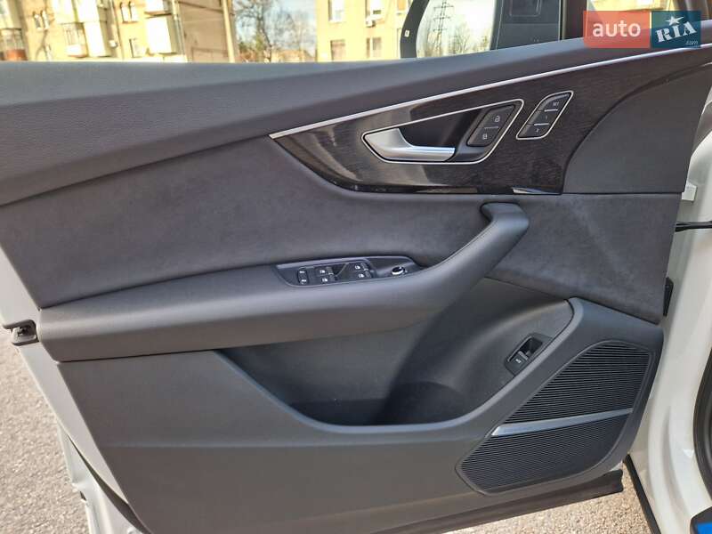 Позашляховик / Кросовер Audi Q7 2023 в Києві