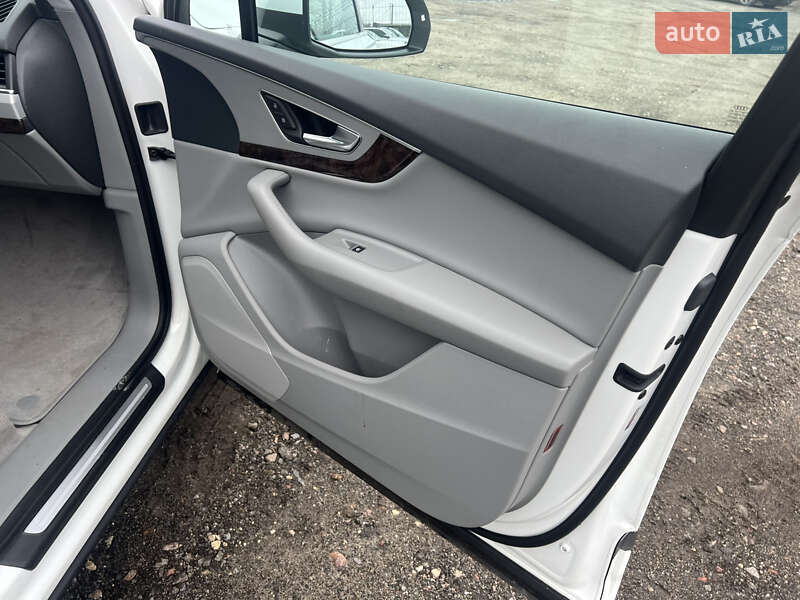 Позашляховик / Кросовер Audi Q7 2018 в Києві