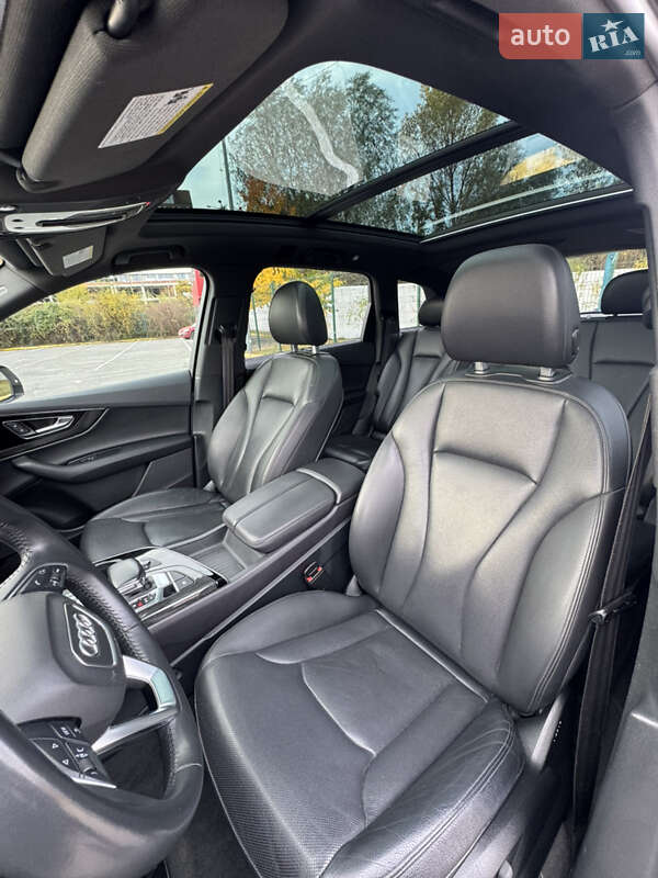 Позашляховик / Кросовер Audi Q7 2018 в Ужгороді