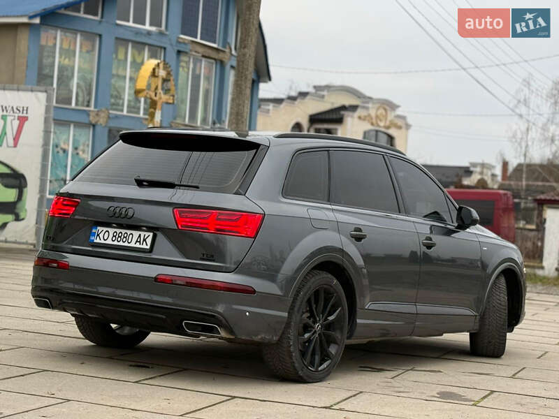 Позашляховик / Кросовер Audi Q7 2016 в Ужгороді