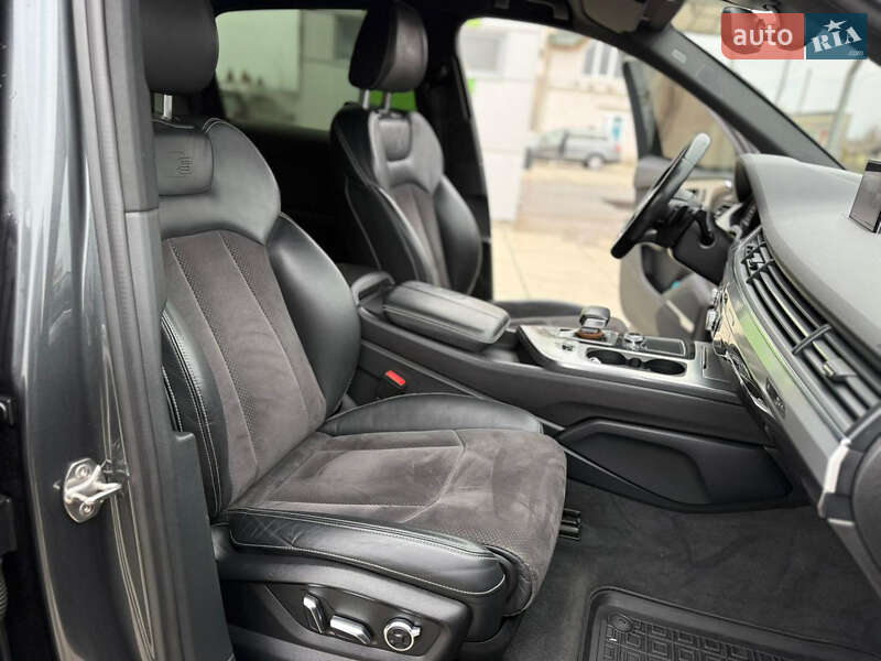 Позашляховик / Кросовер Audi Q7 2016 в Ужгороді