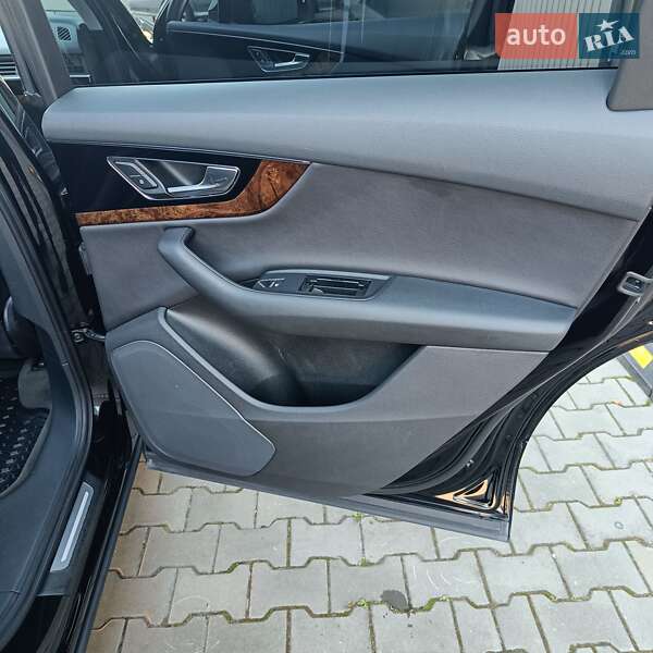 Внедорожник / Кроссовер Audi Q7 2017 в Дубно