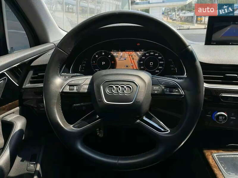 Внедорожник / Кроссовер Audi Q7 2015 в Киеве