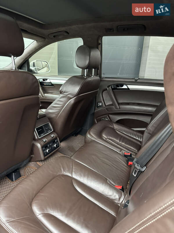 Внедорожник / Кроссовер Audi Q7 2010 в Сарнах