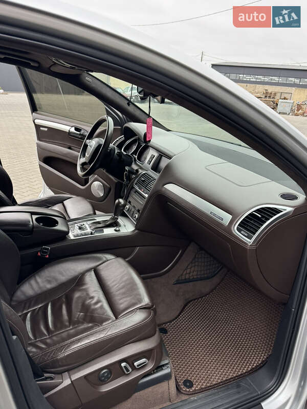 Внедорожник / Кроссовер Audi Q7 2010 в Сарнах