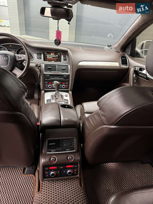 Внедорожник / Кроссовер Audi Q7 2010 в Сарнах