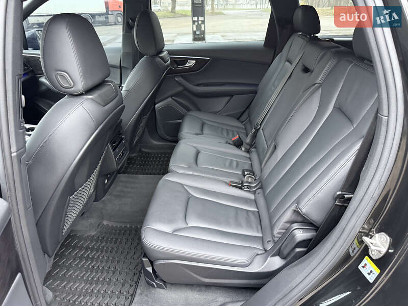 Позашляховик / Кросовер Audi Q7 2023 в Дніпрі