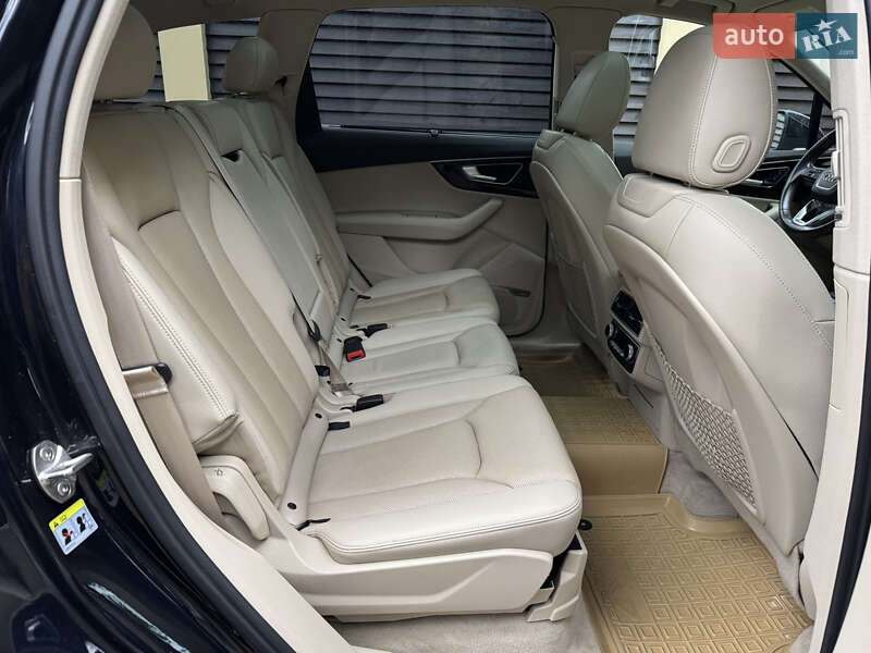 Позашляховик / Кросовер Audi Q7 2017 в Києві