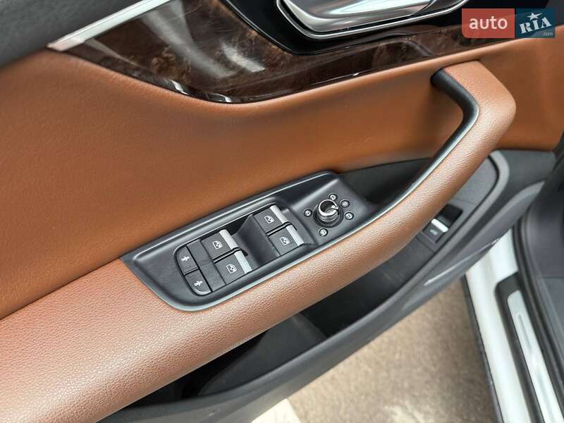 Позашляховик / Кросовер Audi Q7 2016 в Києві