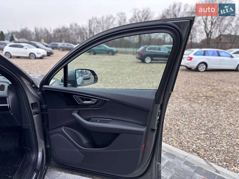 Внедорожник / Кроссовер Audi Q7 2017 в Коломые