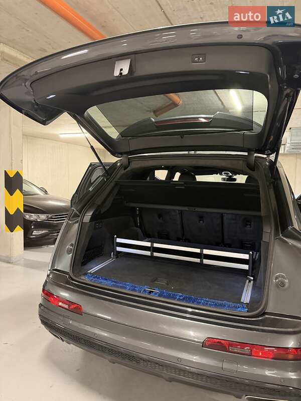 Внедорожник / Кроссовер Audi Q7 2017 в Киеве