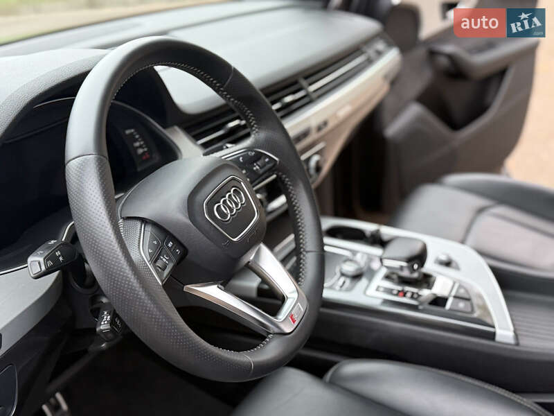 Внедорожник / Кроссовер Audi Q7 2017 в Ровно