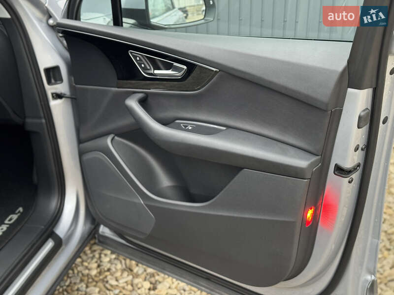 Позашляховик / Кросовер Audi Q7 2015 в Стрию