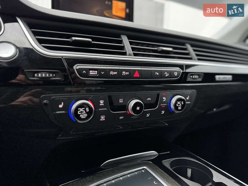 Позашляховик / Кросовер Audi Q7 2015 в Стрию