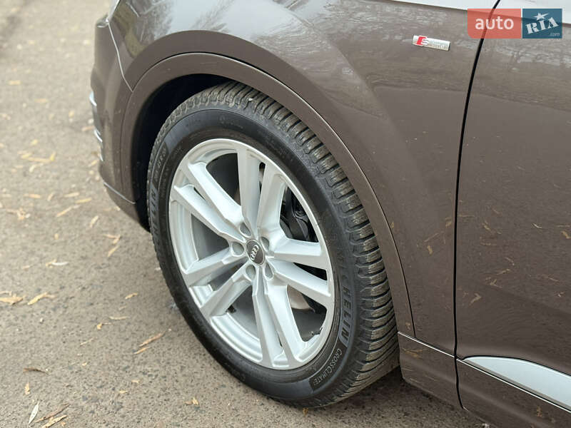 Внедорожник / Кроссовер Audi Q7 2017 в Ровно