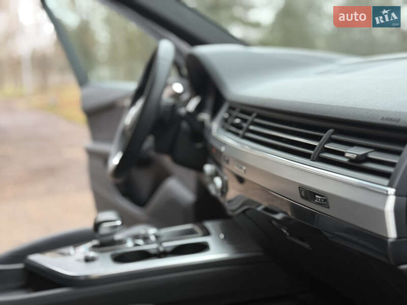 Внедорожник / Кроссовер Audi Q7 2017 в Ровно