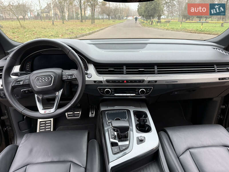 Внедорожник / Кроссовер Audi Q7 2017 в Ровно
