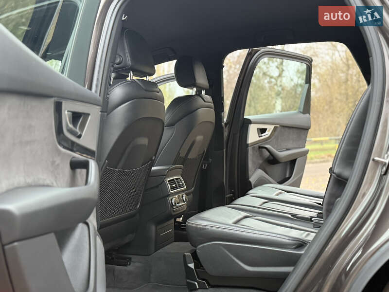 Внедорожник / Кроссовер Audi Q7 2017 в Ровно