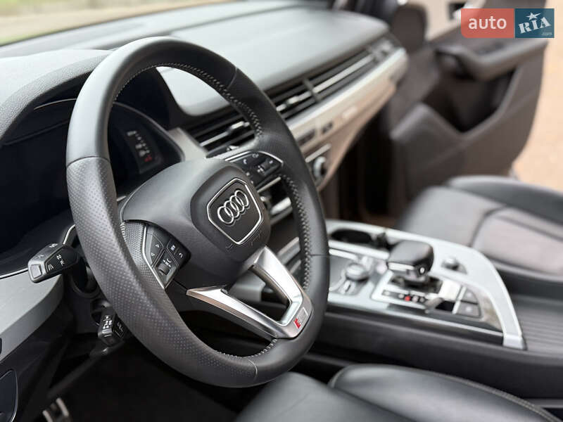 Внедорожник / Кроссовер Audi Q7 2017 в Ровно