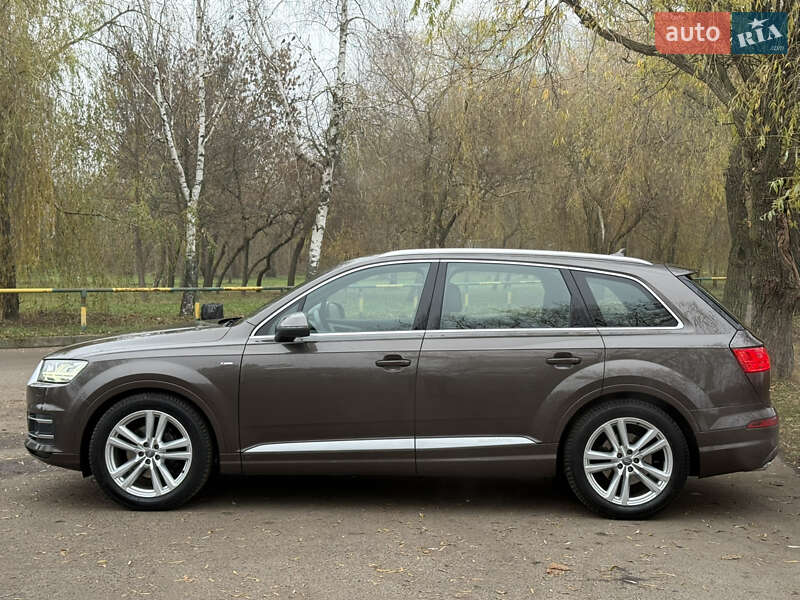 Внедорожник / Кроссовер Audi Q7 2017 в Ровно