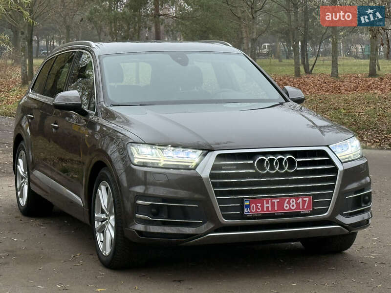 Внедорожник / Кроссовер Audi Q7 2017 в Ровно