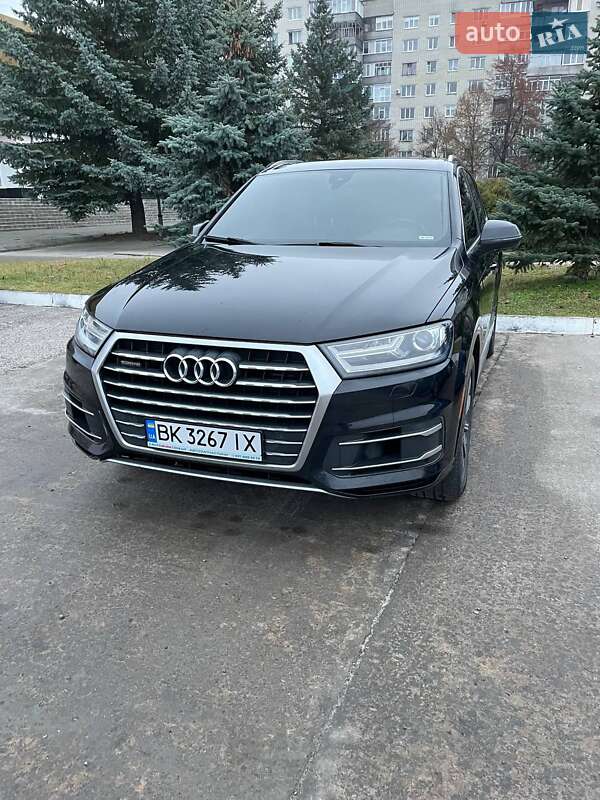 Внедорожник / Кроссовер Audi Q7 2017 в Сарнах