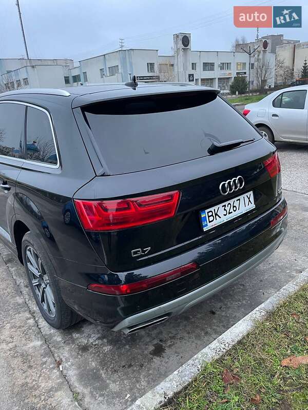 Внедорожник / Кроссовер Audi Q7 2017 в Сарнах