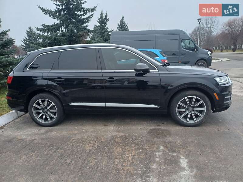 Внедорожник / Кроссовер Audi Q7 2017 в Сарнах