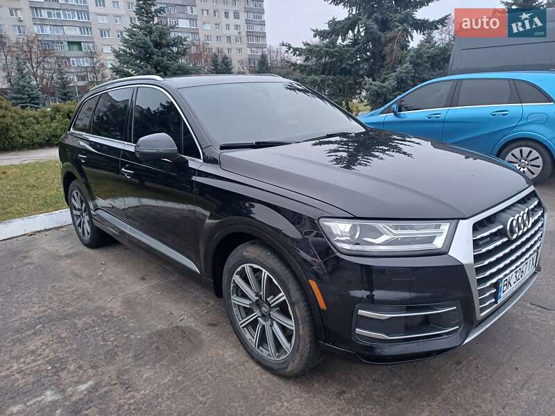 Внедорожник / Кроссовер Audi Q7 2017 в Сарнах