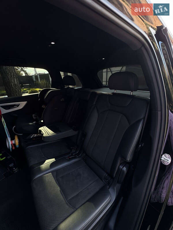 Позашляховик / Кросовер Audi Q7 2021 в Житомирі
