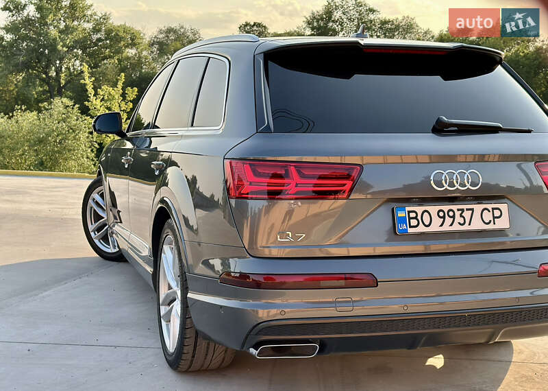 Внедорожник / Кроссовер Audi Q7 2016 в Павлограде