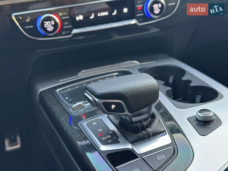 Внедорожник / Кроссовер Audi Q7 2016 в Павлограде