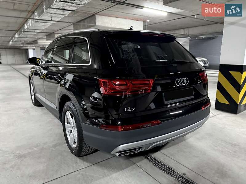 Позашляховик / Кросовер Audi Q7 2016 в Дніпрі