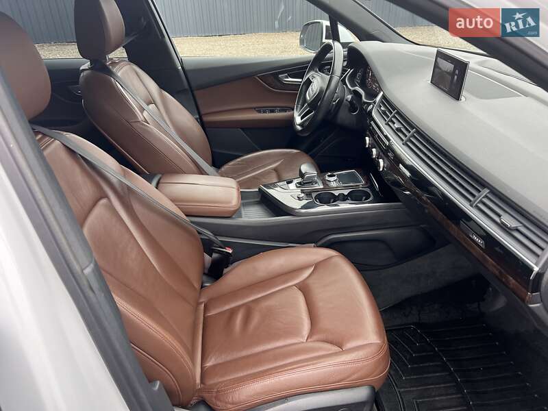 Позашляховик / Кросовер Audi Q7 2016 в Виноградові