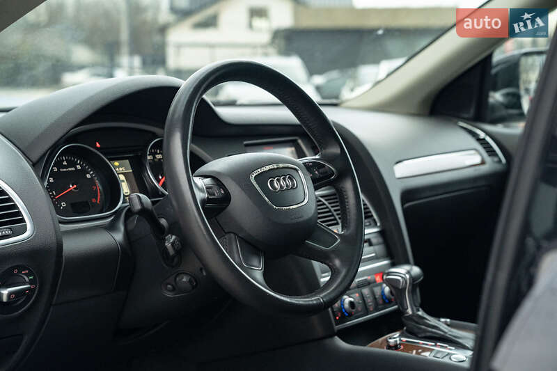 Внедорожник / Кроссовер Audi Q7 2013 в Черновцах