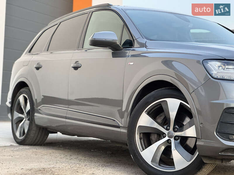 Позашляховик / Кросовер Audi Q7 2016 в Рівному
