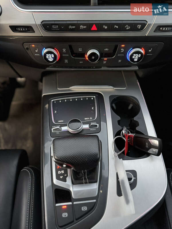 Позашляховик / Кросовер Audi Q7 2016 в Рівному