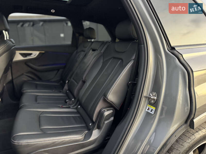 Позашляховик / Кросовер Audi Q7 2016 в Рівному