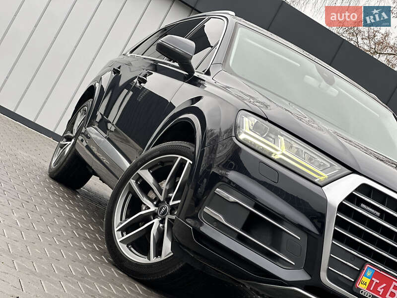 Внедорожник / Кроссовер Audi Q7 2017 в Владимире