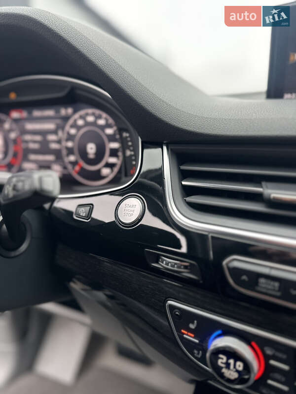 Внедорожник / Кроссовер Audi Q7 2017 в Владимире